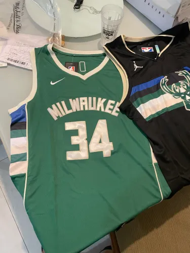 Duas camisas Nba - BUKS 