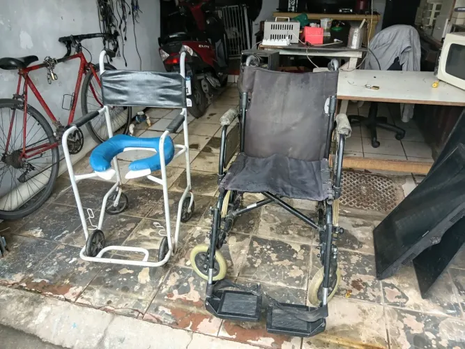 Vendo 2 cadeira de rodas