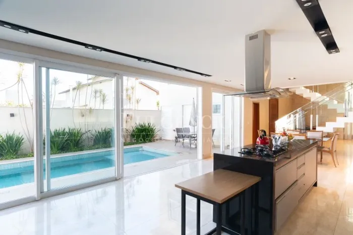 Casa em condomínio para locação ou venda com 04 dormitórios 330m2