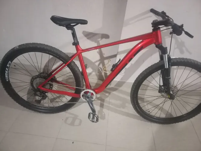 Vendo uma bicicleta aro 29 buste