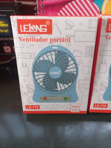 Ventilador portátil pequeno na caixa sem uso novo