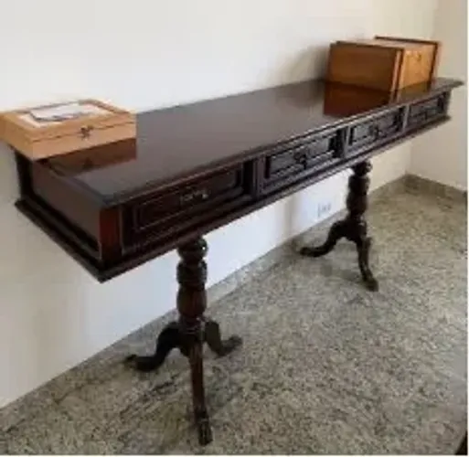 Aparador com 4 gavetas Mogno maciço R$ 1.000 - 2.200