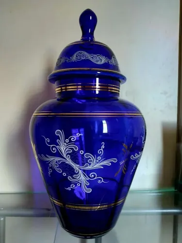 Bomboniere antigo, em cristal azul royal