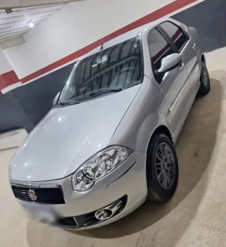 Fiat Siena Essence 1.6 Flex 16V 4P 2012