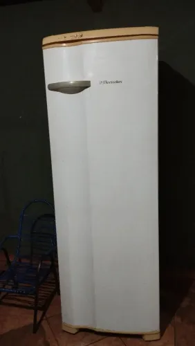 Geladeira degelo 320 litros gelando muito bem entrego.