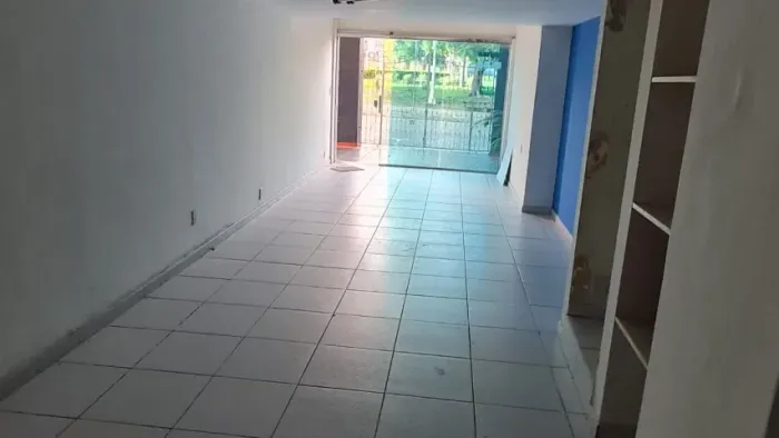 Sala Comercial 140m² c/ Mezanino no Edifício Maximino Correa - Centro