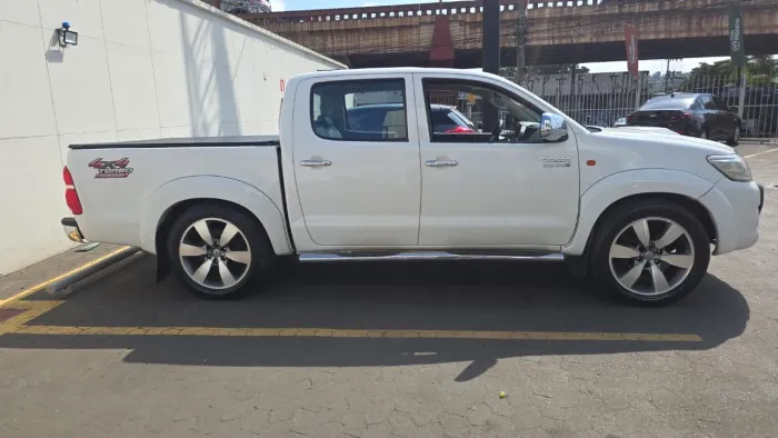 Toyota Hilux CD SR D4-d 4X4 3.0 TDI Dies Aut. 2015