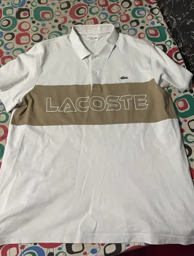 Polo Lacoste Letreiro