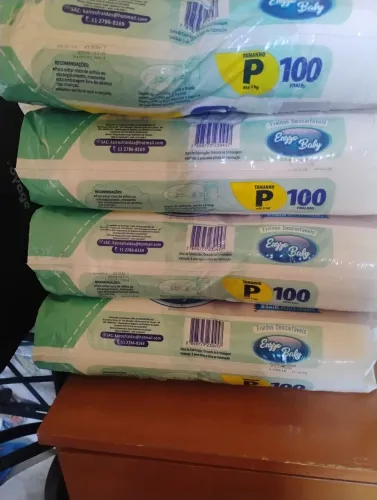 4 pacotes de fraldas