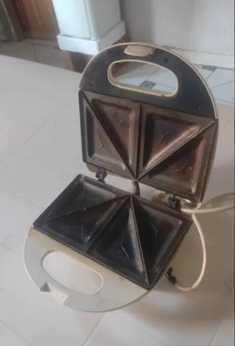 Sanduicheira Elétrica Antiaderente para 2 Sanduíches