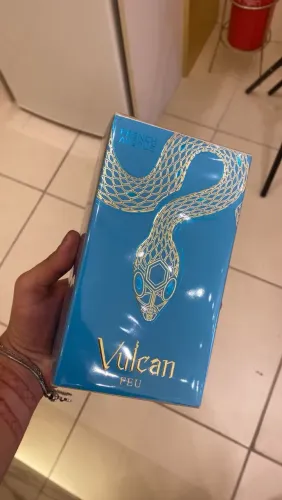 Vulcan Feu, da French Avenue. É um Eau de Parfum (EDP) unissex de 100 ml.