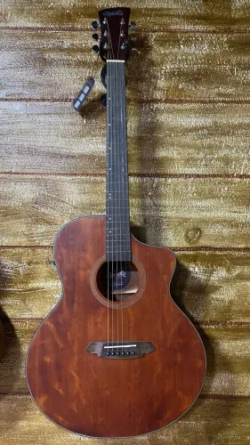 Violão tampo maciço tonante