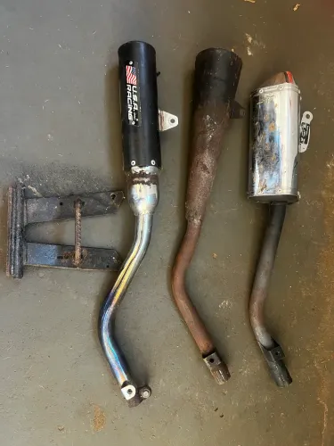 Vendo os 3 escape bom em perfeito estado serve tanto pra bros tanto pra xre 