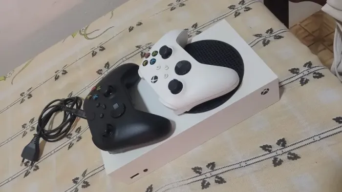 Xbox Series S 500GB + 2 Controles Originais Semi novo, Impecável R$1.800 - ACEITO OFERTAS