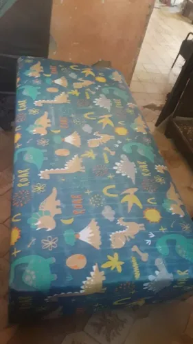 Vendo duas Camas box de solteiro 