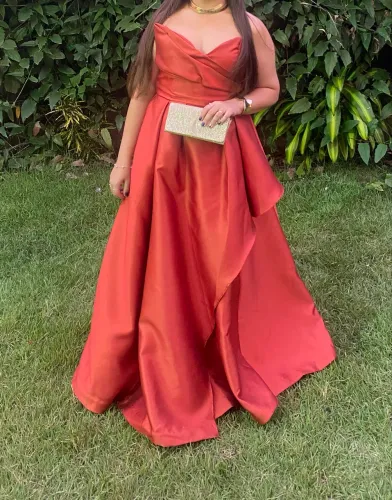 Vestido para festa terracota