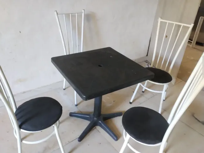 ENTREGO conjunto de mesa com 4 cadeiras