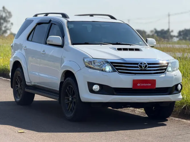 Toyota Hilux SW4 SRV D4-d 4X4 3.0 TDI Dies. AUT 2013