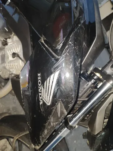 Carenagem de minha moto dois lado