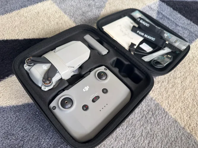 Drone DJI Mini 2 SE (Cartão 256Gb, controle, Case)