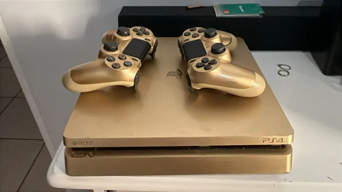 PlayStation 4 GOLD EDITION 1TB