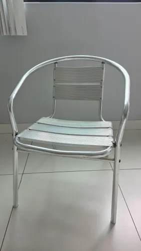 CADEIRA EM ALUMÍNIO