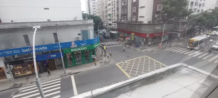 Imóvel para aluguel tem 42 metros quadrados com 3 salas em Copacabana - Rio de Janeiro - R