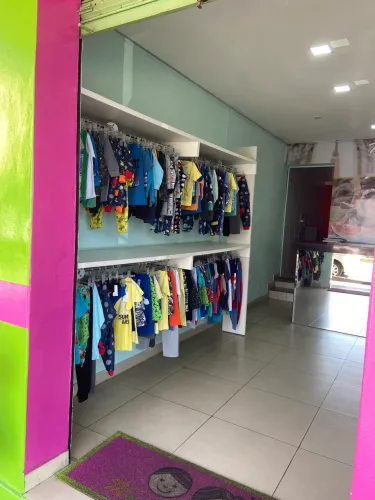 Arara de Parede para Loja em MDF - 2,75m
