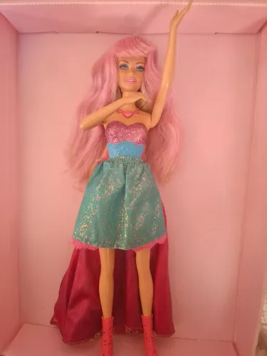 Boneca Tori Barbie a princesa e a pop star
