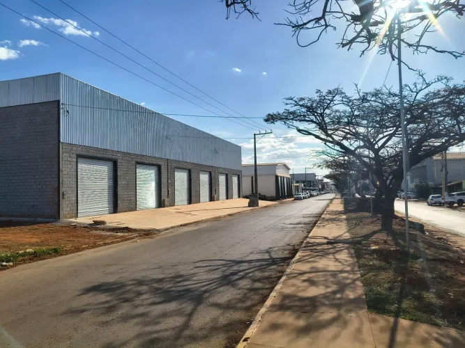 Galpões na Av. Lagoa Feia, Formosa Goiás.