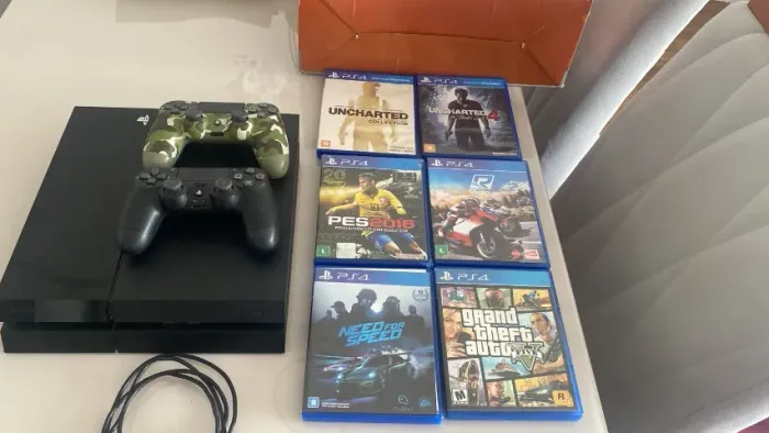 Playstation 4 500 GB com jogos