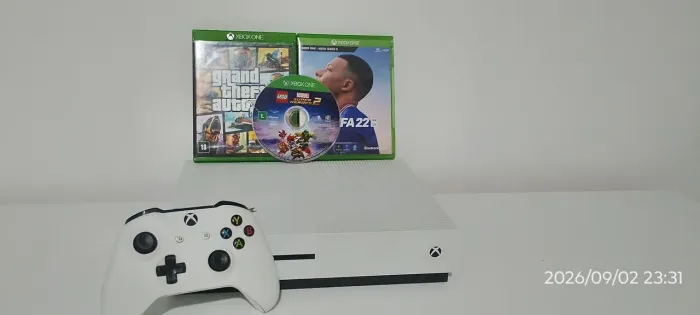 Xbox one s +3 jogos ACEITO OFERTAS!!!!!