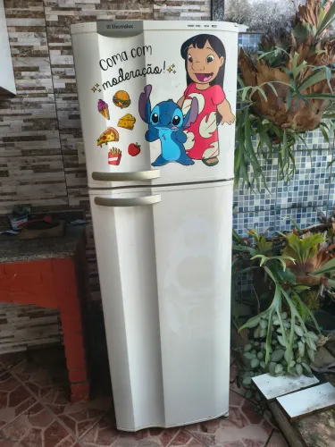 Vendo Geladeira com Defeito