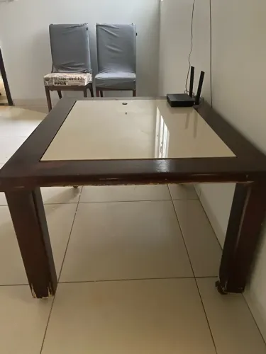 Mesa de Madeira com Tampo de Mármore