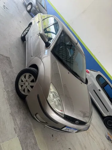 Ford Focus Ghia Sed. 2.0 16v/ 2.0 16V Flex 4P 2004