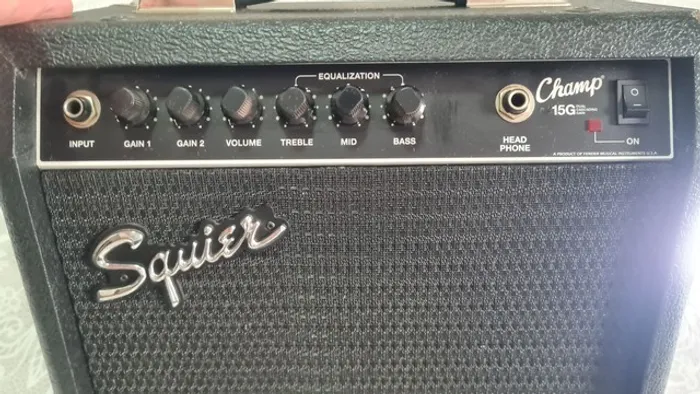 Amplificador p/ guitarra Squier Champ 15G, 15W, 220V