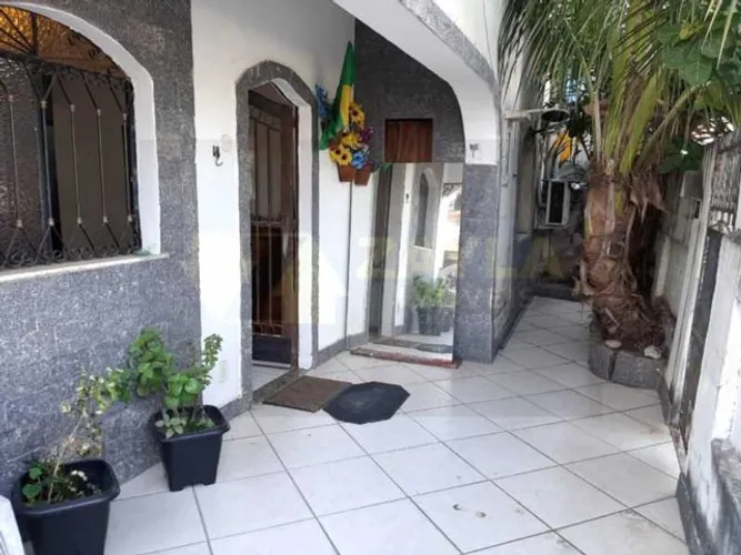 Casa 2 quartos varanda a venda em Irajá Rj - Próx. Praça Dalva de Oliveira