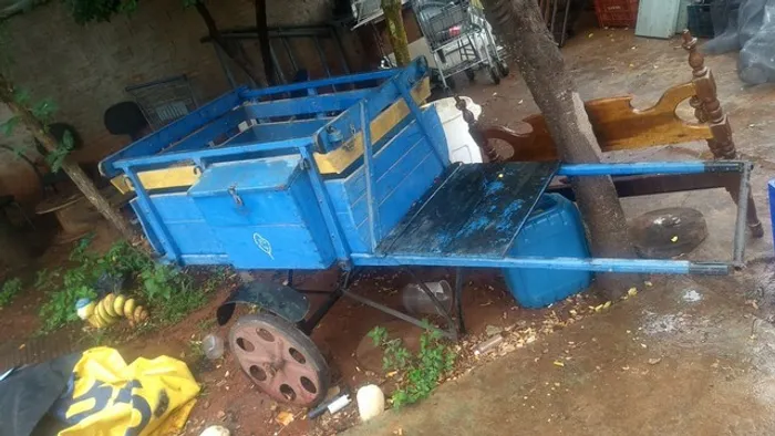 Carrocinha antiga pequena