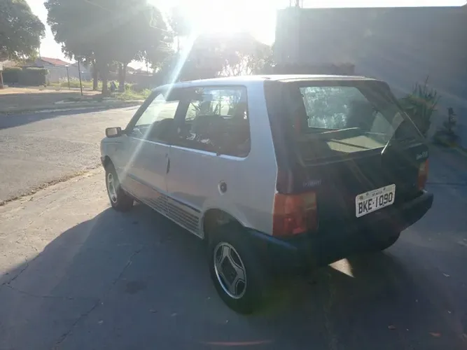 Uno 1.5 r álcool original carro íntegro.