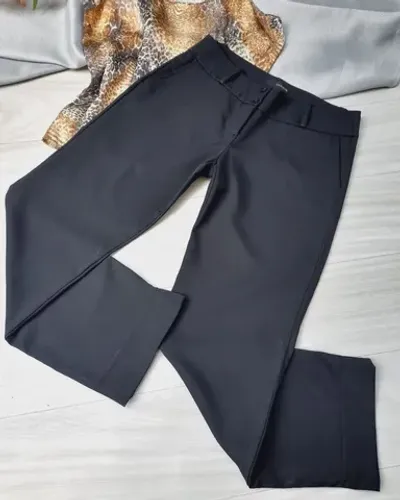 Calça feminina social com elastano da DANQUE. ?45,00