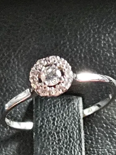 Anel solitário ouro 18k com diamantes Vivara