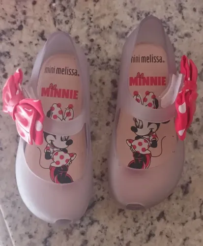 Perfeitas 3 Melissas, 1 sapatinho de laço e 1 Sandália