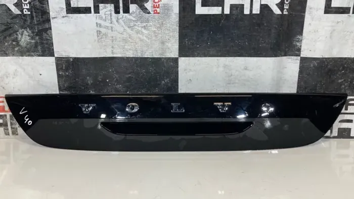 Aplique tampa traseira  Volvo V40