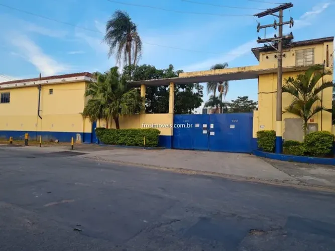 Galpão Industrial à Venda em Santana de Parnaíba-SP, Bairro Jardim Leda: 4 Salas, 8 Banhei