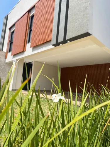 Casa de condomínio para venda com 375 metros quadrados com 4 quartos