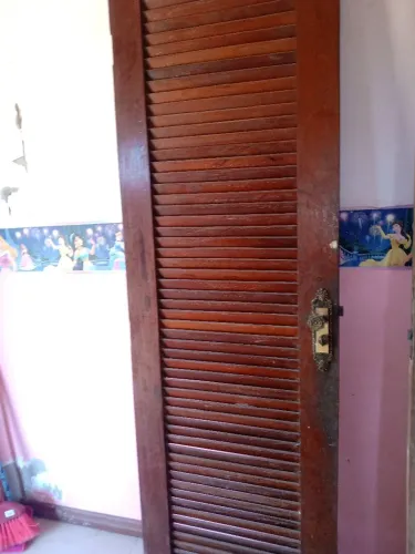 Vendo porta de angelim de 60 para banheiro.