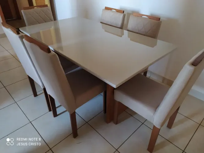 Mesa de Jantar com 6 Cadeiras de madeira