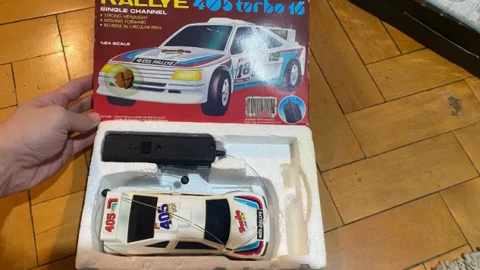 Carrinho controle Rally turbo 1980 na caixa leia