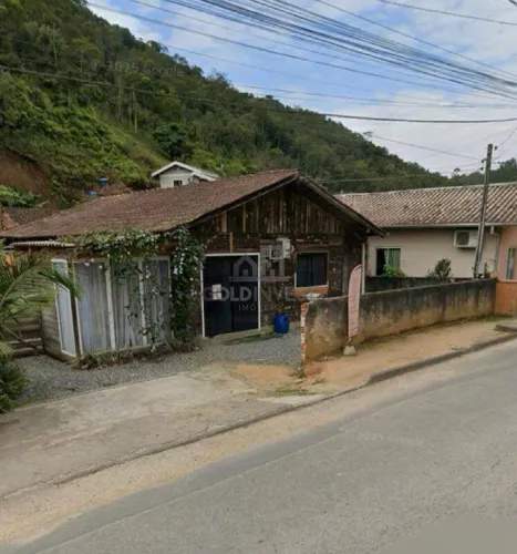Casa de madeira com 3 quartos no Bairro Cedrinho