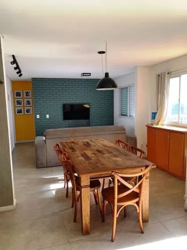 MESA DE MADEIRA MACIÇA + 6 CADEIRAS